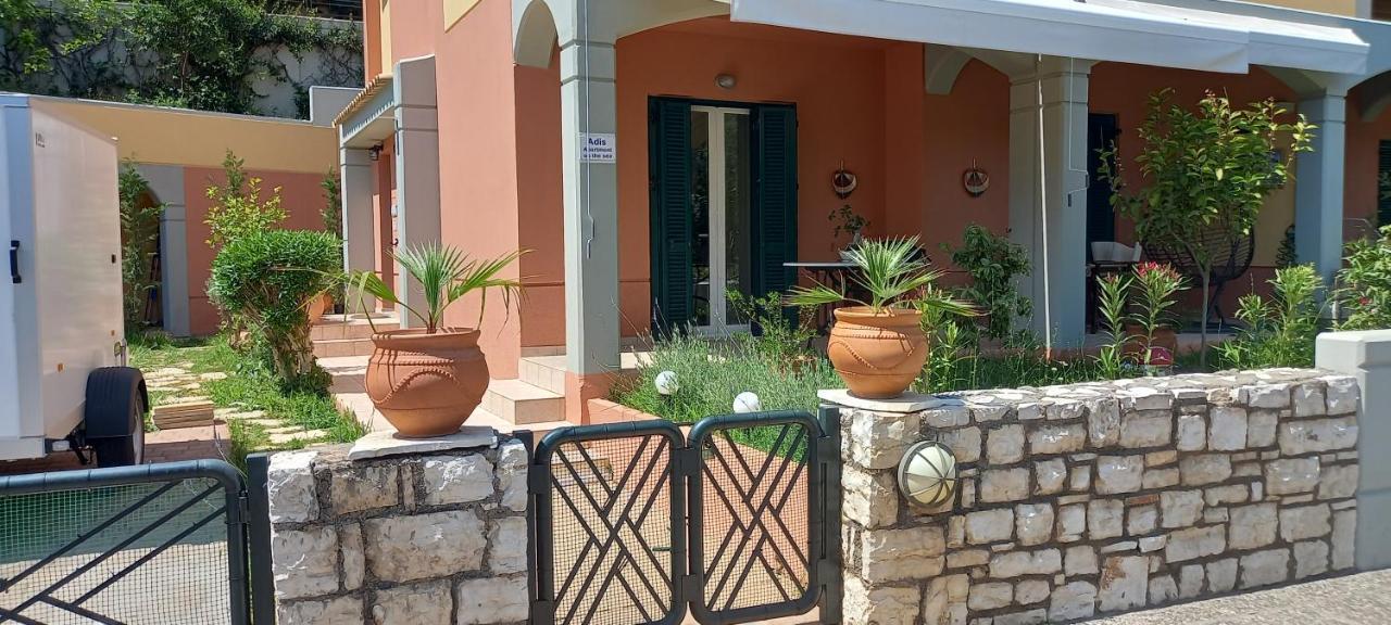Adi'S Apartment On The Beach Barbati Exterior photo